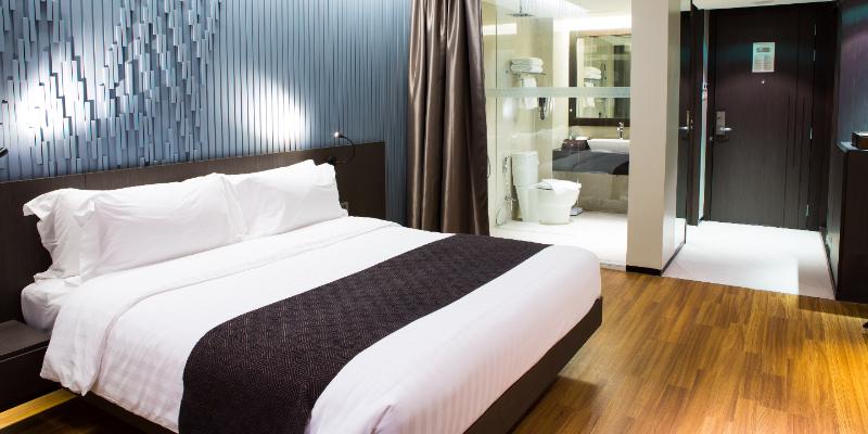 Consejos para renovar tu hotel: Cambiar colchones, almohadas cómodas y forros antifluidos.